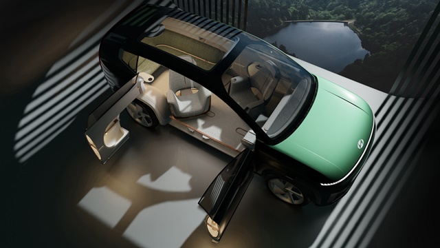 세븐의 실내는 거주성을 향상시켜 탑승객들이 자유롭게 공간을 활용할 수 있도록 한 것이 특징이다. /현대자동차 제공