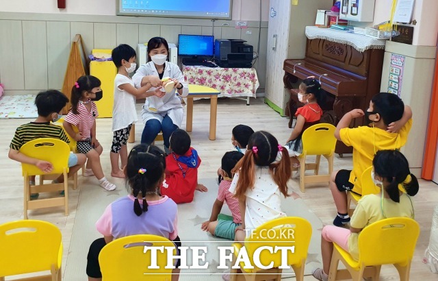전북 순창군이 다음달 1일까지 관내 어린이집과 유치원 9개소 246명을 대상으로 구강튼튼교실을 운영한다. /순창군 제공