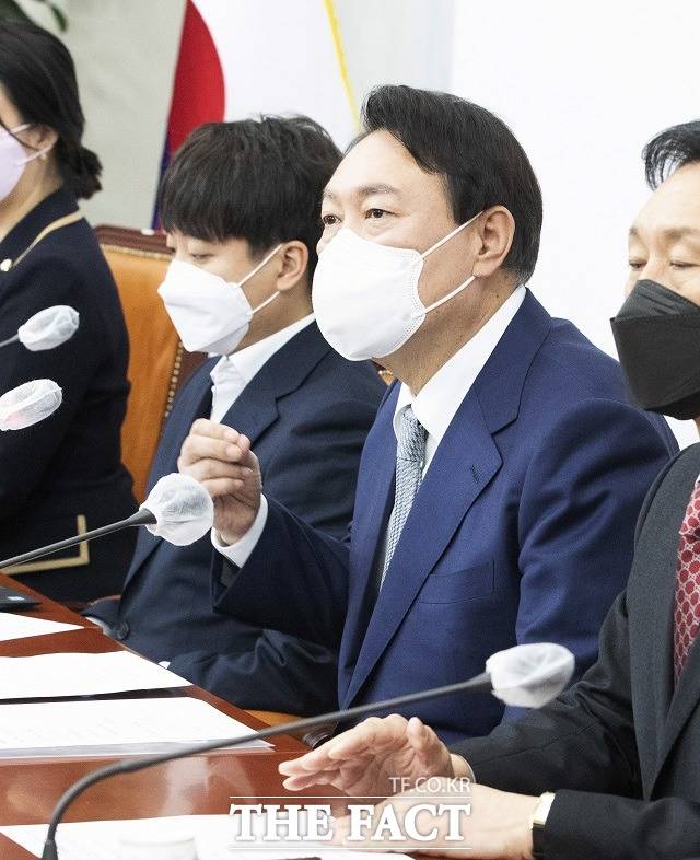 윤석열 국민의힘 대선 후보가 22일 서울 여의도 국회에서 열린 최고위원회의에서 발언하고 있다. /국회사진취재단