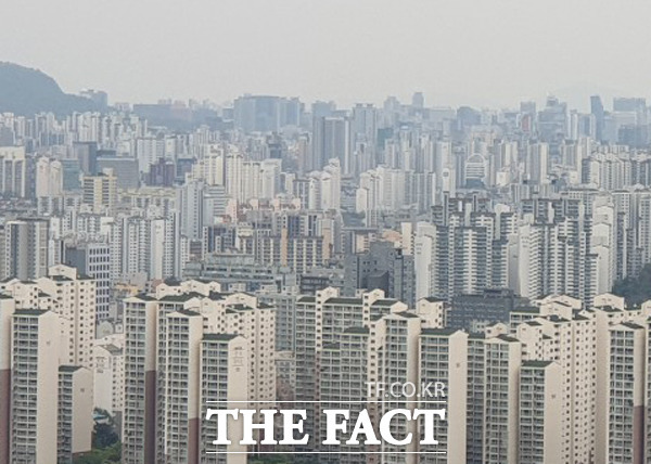 기획재정부가 발표한 2021년 주택분 종합부동산세 고지 관련 주요 내용에 따르면 올해 종부세 고지 인원은 94만7000명이며, 세액 규모는 5조7000억 원이다. /더팩트 DB