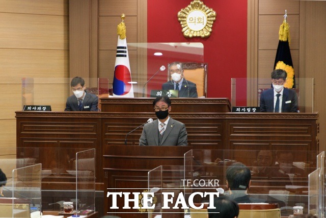 전북 임실군의회 신대용 의원이 제313회 제2차 정례회 본회의에서 5분 자유발언을 통해 2009년부터 지금까지 13년여 동안 시행하고 있는 신속집행에 관한 문제점을 지적하고 그에 따른 대안 마련을 촉구했다. /임실군의회 제공