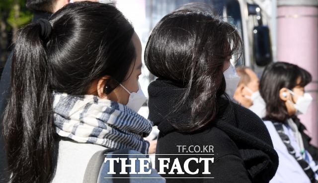 24일 아침 최저기온은 -7에서 7도로 전날과 비슷하겠지만 바람의 영향으로 체감온도는 5도가량 낮게 느껴지겠다. /더팩트 DB