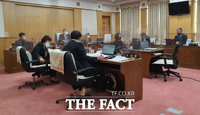 찬반 논란을 일으켰던 대전 학교 민주시민교육 활성화 조례안이 23일 시의회 상임위를 통과했다. 대전시의회 교육위원회 모습