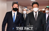  국무회의 참석하는 이인영-황희 [포토]