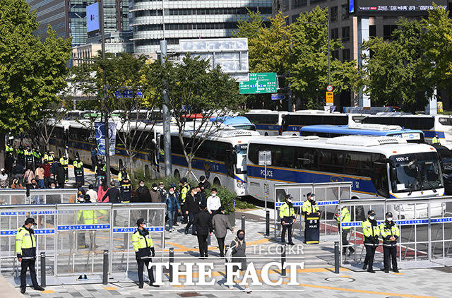 경찰청 인권위원회가 코로나19 상황에도 헌법적 권리에 따라 집회·시위의 자유를 보장해야 한다는 의견을 김창룡 경찰청장에 표명했다./더팩트DB