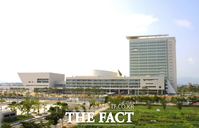 광주시 보건환경연구원은 올해 질병관리청 주관으로 실시한 법정감염병 외부 정도평가에서 모두 ‘적합’ 판정을 받아 감염병분야 진단검사 능력이 우수한 것으로 인정받았다. 사진은 광주시 청사/광주시 제공