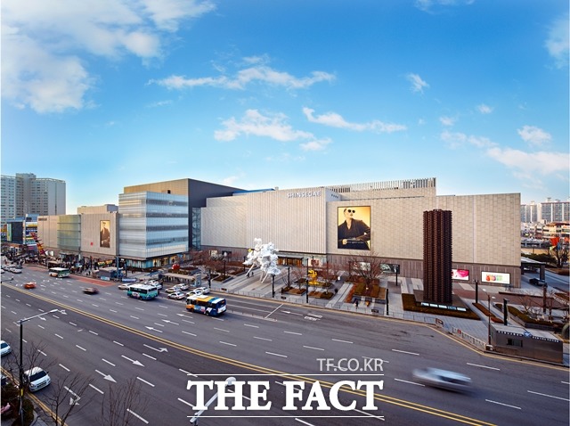 신세계백화점 아라리오점이 다음달 1일부터 점포명을 신세계백화점 천안아산점으로 변경한다. / 더팩트DB