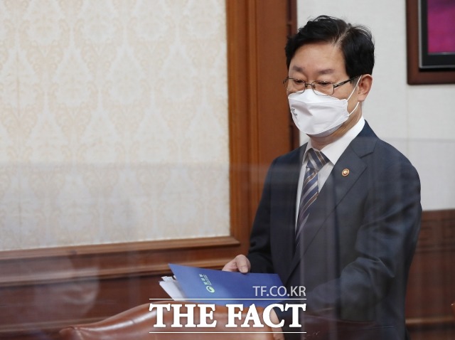 검찰의 대장동 특혜 개발 의혹의 수사가 미진했다는 비판을 두고 박범계 법무부 장관은 평가하긴 이르다고 말했다. /임영무 기자