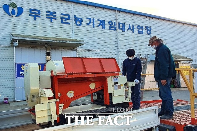 전북 무주군 농업기술센터가 농림축산식품부에서 주관하는 2021년도 농기계 임대사업 평가에서 우수기관으로 선정됐다. /무주군 제공