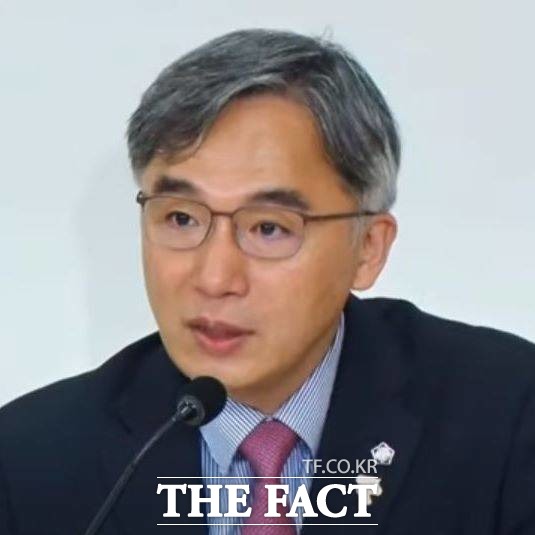 정철승 변호사가 성폭행 혐의로 고소된 사건을 수사한 경찰이 불송치 결정을 내렸다. /더팩트DB