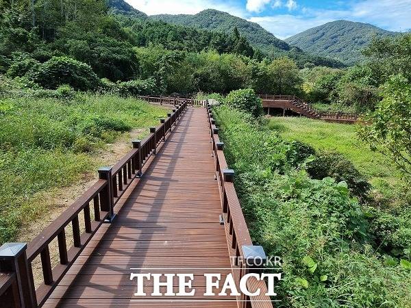 광주시는 평촌반디마을을 중심으로 평촌도예공방과 무등산 풍암제 등을 연결하는 ‘평촌반디마을 누리길’을 개통했다./ 광주시 제공