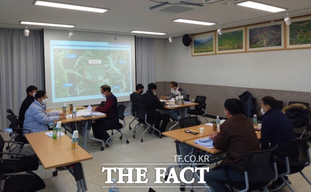 서부지방산림청은 산림토목사업의 품질향상을 위해 지리산둘레길 남원주천안내센터(2층)에서 2일부터 3일까지 2022년 임도사업 실시설계 심의회를 개최했다고 밝혔다. /서부지방산림청 제공