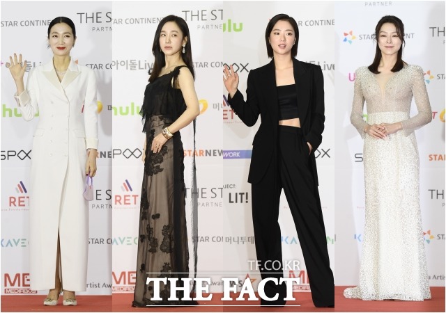 배우 김주령, 박주미, 전여빈, 차지연(왼쪽부터)이 2일 오후 서울 강서구 KBS 아레나홀에서 열린 2021 아시아 아티스트 어워즈(2021 Asia Artist Awards, 이하 2021 AAA)에 참석해 포토타임을 갖고 있다.