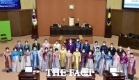  진주시의회 본회의서 참석자들 한복 착용 '눈길'