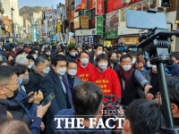  울산 회동 후 부산 방문한 '윤석열-이준석' …후드티 입고 '2030' 공략