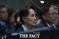  아웅산 수치, 군부 첫 재판서 징역 4년…'미얀마의 민주화는 무너지는가' [TF사진관]