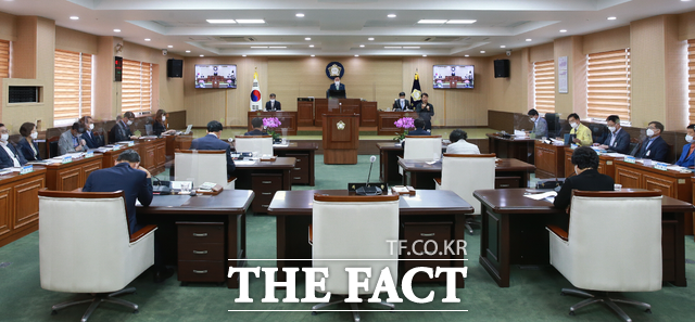8일 청양군의회에서 확진자가 발생해 예산 심의는 물론 모든 업무가 마비됐다/청양군 의회 제공