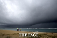  '짙은 먹구름과 폭풍우'…극한 악천후 피해 입은 하와이 [TF사진관]