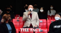 윤석열, 대학로 소극장에서 청년 예술인들과 간담회 [TF사진관]