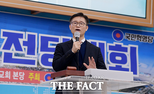 기존 후보였던 김경재 전 총재의 탈당으로, 국민혁명당 대선 후보로 공식 선출된 고영일 후보.