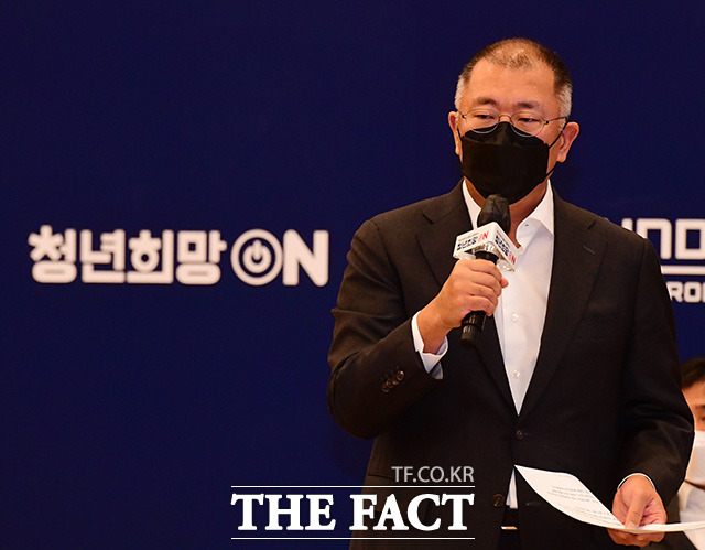 현대차그룹이 13일 서울 중구 사랑의열매 회관에서 이웃돕기 성금 전달식을 진행했다. /더팩트 DB