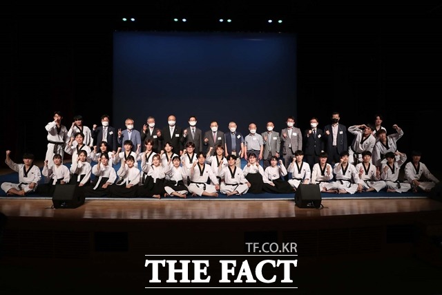 충남도가 사할린 한인을 초정해 행사를 하고 있다. / 충남도청 제공