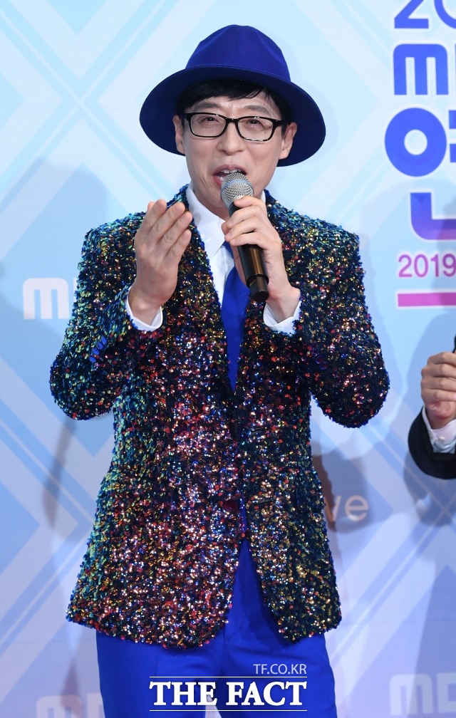 방송인 유재석이 코로나19 백신 접종을 완료했음에도 불구하고 확진 판정을 받았다. /더팩트 DB