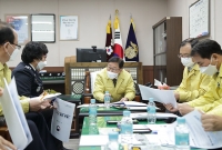  박범계, '집단감염' 홍성교도소 현장점검…