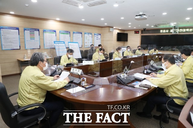 유진섭 시장은 “우리에게는 바이러스보다, 더 강한 의지와 희망이 있다”며 “코로나19를 극복하고, 다 함께 온전한 일상으로 돌아갈 수 있도록 시민 여러분의 힘을 다시 한번 모아 달라”고 당부했다. / 정읍시 제공