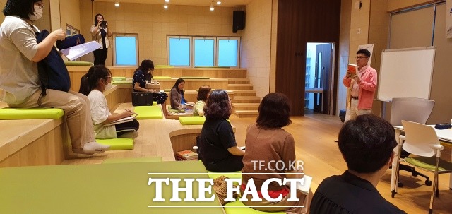 남원시어린이청소년도서관이 2021년 도서관 길 위의 인문학사업 평가 결과, 우수 도서관으로 선정돼 문화체육관광부 장관상을 받았다고 15일 밝혔다. /남원시 제공