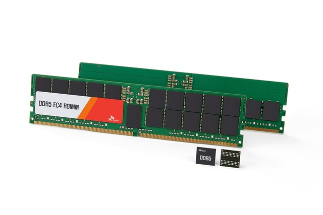 SK하이닉스가 업계 최초로 24Gb DDR5 D램과 96GB, 48GB D램 모듈 샘플을 출하했다. /SK하이닉스 제공