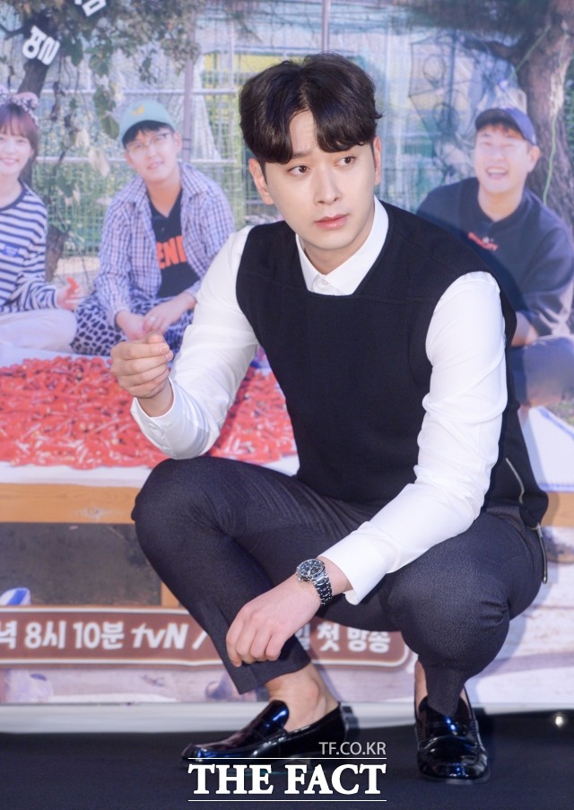 가수 겸 배우 황찬성이 오래된 연인과의 결혼과 2세 소식을 전하며 JYP엔터테인먼트와 전속계약을 만료할 예정이라고 밝혔다. /더팩트 DB