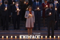  '코로나 사망자 80만 이상'…희생자 추모하는 미 의원들 [TF사진관]