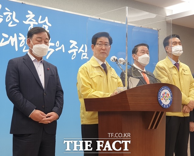 양승조 충남지사가 16일 예산 삽교역 신설 관련 기자회견을 하고 있다. / 내포 = 김아영 기자