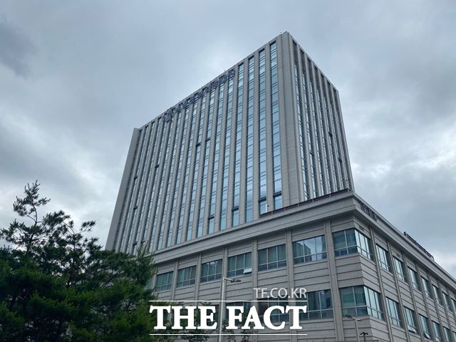 서울 성동구 한 아파트에 침입해 차량을 강취하고 폭행한 혐의를 받는 3인조 강도들이 실형을 선고받았다. /더팩트DB