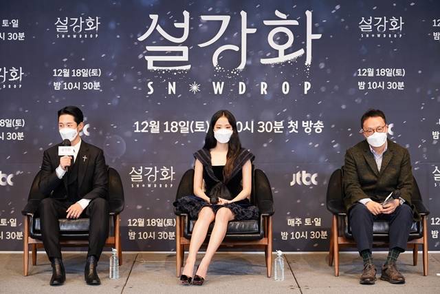 정해인 지수 조현탁 감독(왼쪽 부터)가 16일 열린 JTBC 새 토일드라마 설강화 온라인 제작발표회에 참석했다. /JTBC 제공