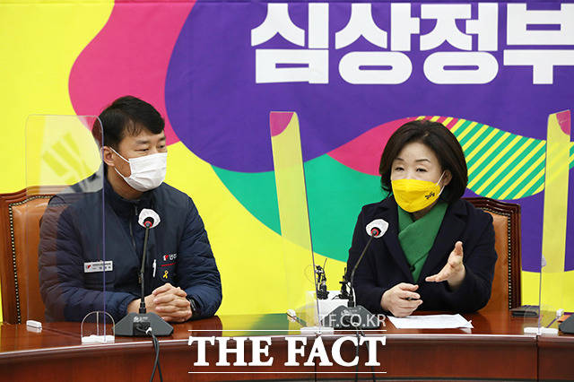 노동이 당당한 나라를 강조한 심 의원은 이날 오전에도 정의당 서브컬러인 빨강색을 두고 노동을 상직하는 색이자 심상정의 심장의 색이라고 밝힌 바 있다. /국회=이선화 기자