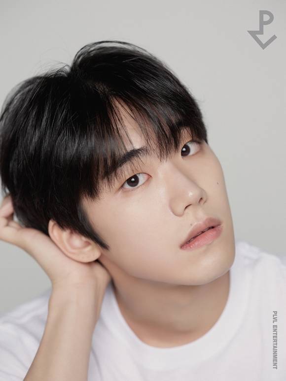 방재민이 피엘브이엘엔터테인먼트와 전속 계약을 체결, 음악뿐 아니라 활발한 연기 활동을 예고했다. /피엘브이엘엔터테인먼트 제공