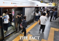 서울 오후 10시 이후 버스·지하철 20% 감축운행 