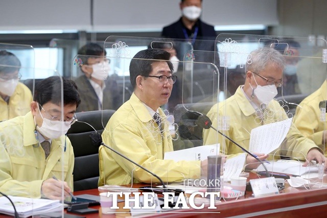 양승조 충남도지사가 20일 도청 중회의실에서 열린 실국원장회의에서 모두 발언을 하고 있다. / 충남도 제공