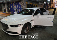  문 열린 고급 차량 턴 고등학생 경찰에 '덜미'