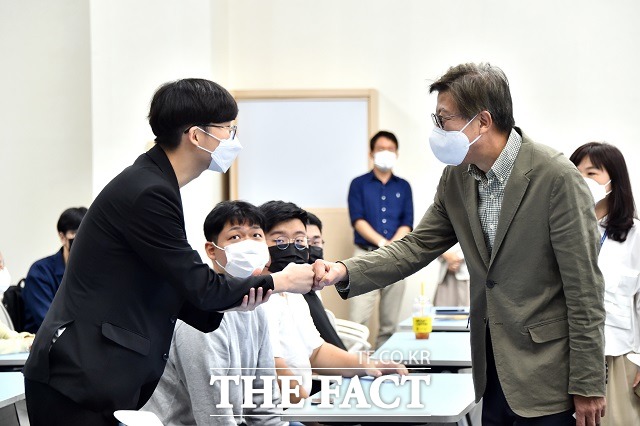 부산시가 2022년도 청년정책 예산에 올해보다 2배 이상 늘어난 1819억원을 편성했다. 사진은 지난 9월 부산시청에서 열린 부산 청년정책 컨퍼런스. /부산시 제공