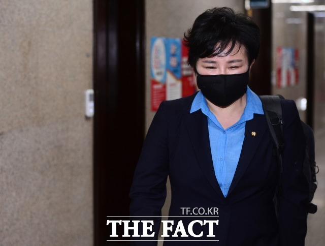 조수진 국민의힘 최고위원은 21일 이준석 당대표의 선대위원장 사퇴에 이유를 막론하고 국민과 당원께 정말 송구하다고 사과했다. 조 의원은 제 불찰이라며 이 대표의 사퇴 철회를 요청했다. /남윤호 기자