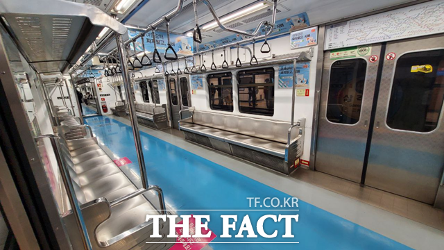 내년부터 지하철 차량 내부에서 기존 와이파이보다 최대 5배 빠른 와이파이를 이용할 수 있게 된다. /더팩트 DB