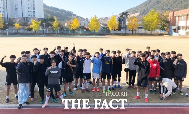 정읍시 관계자는 “코로나19 장기화로 지역 경제가 힘든 상황에서 이번 사업을 통해 학부모들의 교육비 부담을 덜어 주는 한편, 교육의 공공성 강화와 보편적 교육복지 실천의 좋은 사례가 될 것”이라고 말했다. / 정읍시 제공