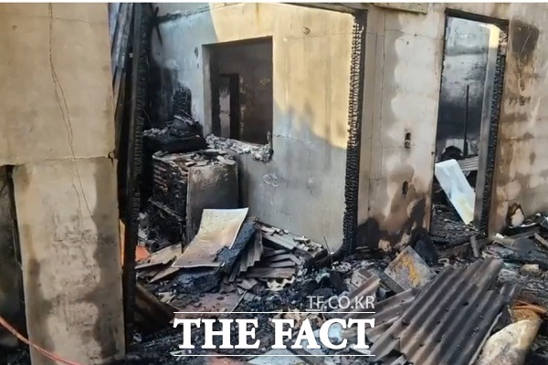 지난 21일 오전 11시 40분께 동구 대림동의 한 단독 주택서 원인을 알 수 없는 불이 나 1명이 숨졌다. /대구소방안전본부 제공