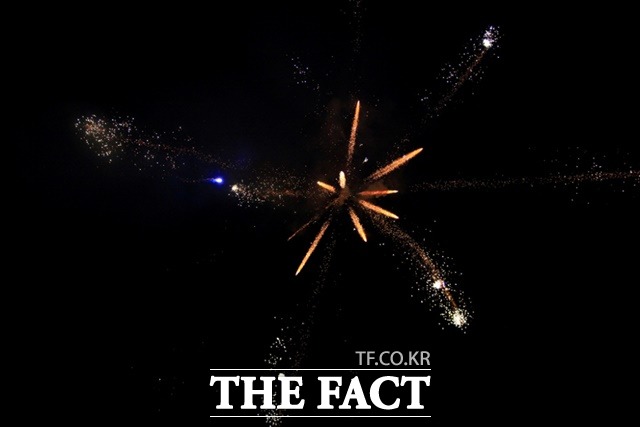 세종시 ‘등곡리 낙화놀이’가 문화재청 무형문화유산 발굴·육성 사업으로 선정됐다. 사진은 불꽃 모습./세종시 제공