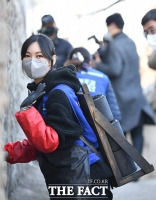  '연탄 배달 왔어요' [포토]