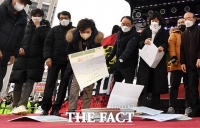  사업자등록증 던지는 소상공인들 [포토]