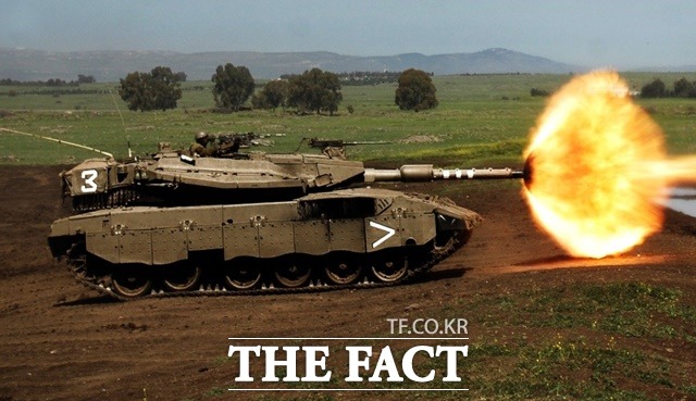 이스라엘의 주력전차 메르카바4 전차가 불을 뿜고 있다. /더내셔널인터레스트